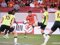 IM电竞下载-亚洲杯冠军惊险晋级，赛场上笑傲群英的简单介绍