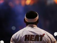 IM电竞官网入口-火箭对阵骑士，西亚卡姆防守端锁死对手，诠释现代篮球的防守艺术