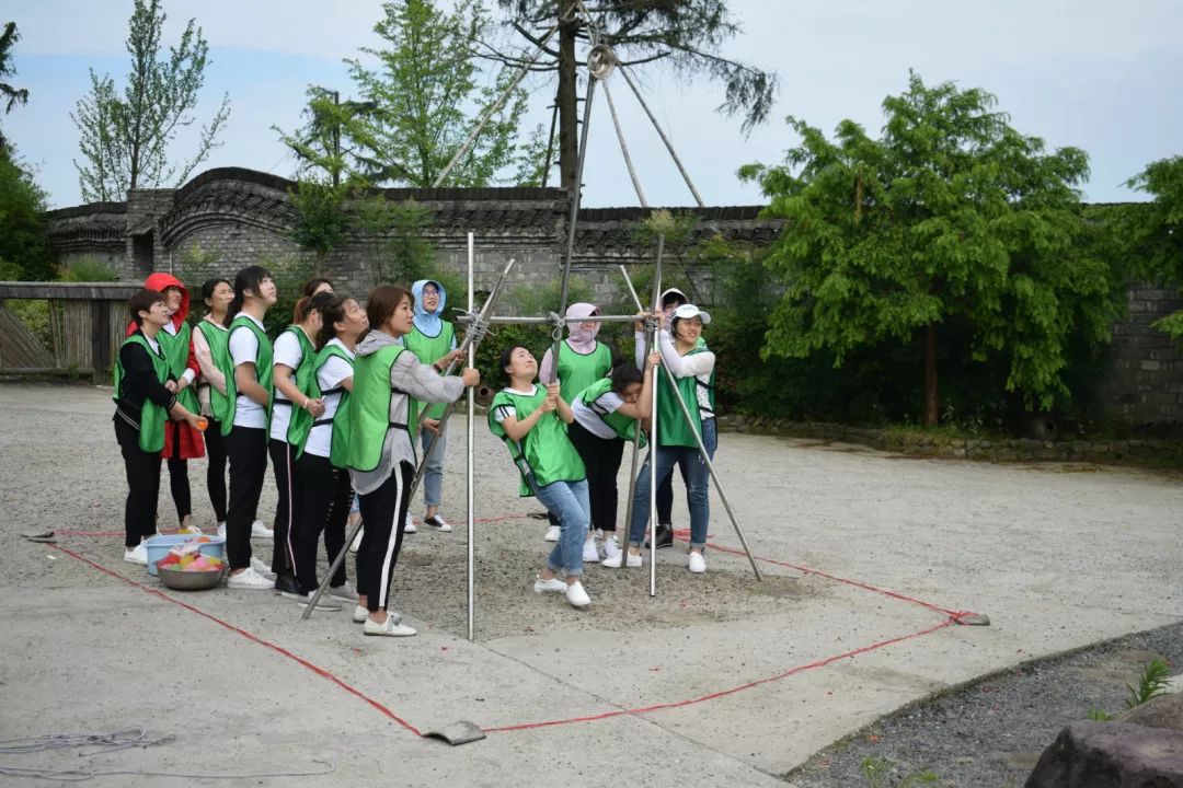 罗马球员努力训练备战，迎接挑战的简单介绍