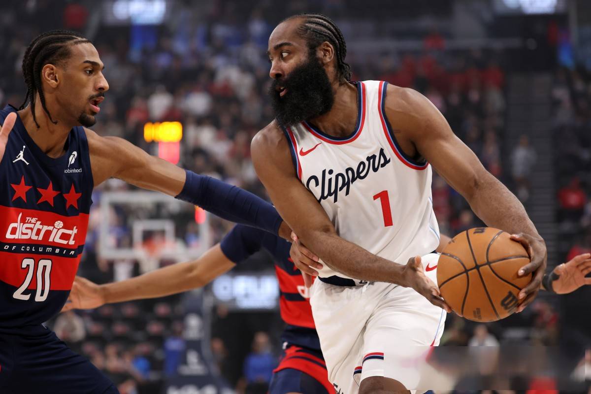 洛城代表微笑面对，三连胜擒雄鹿力压内部对手的简单介绍