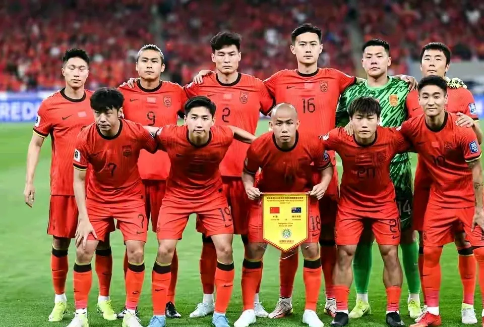 万众瞩目！球员们在比赛中展现出优异实力