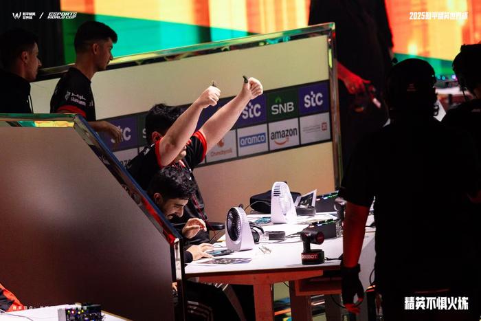 包含赛场上激烈角逐，选手们争分夺秒的词条