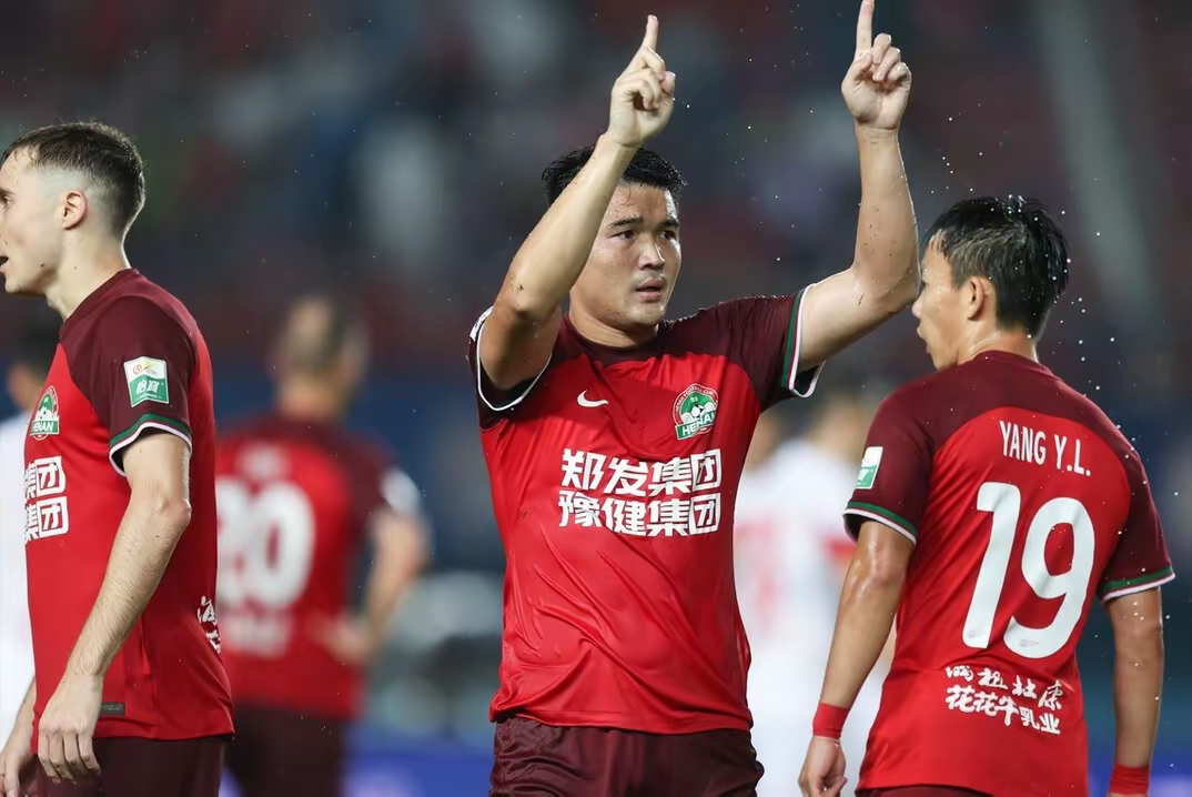 包含恒大客场战胜鲁能，继续领跑积分榜的词条