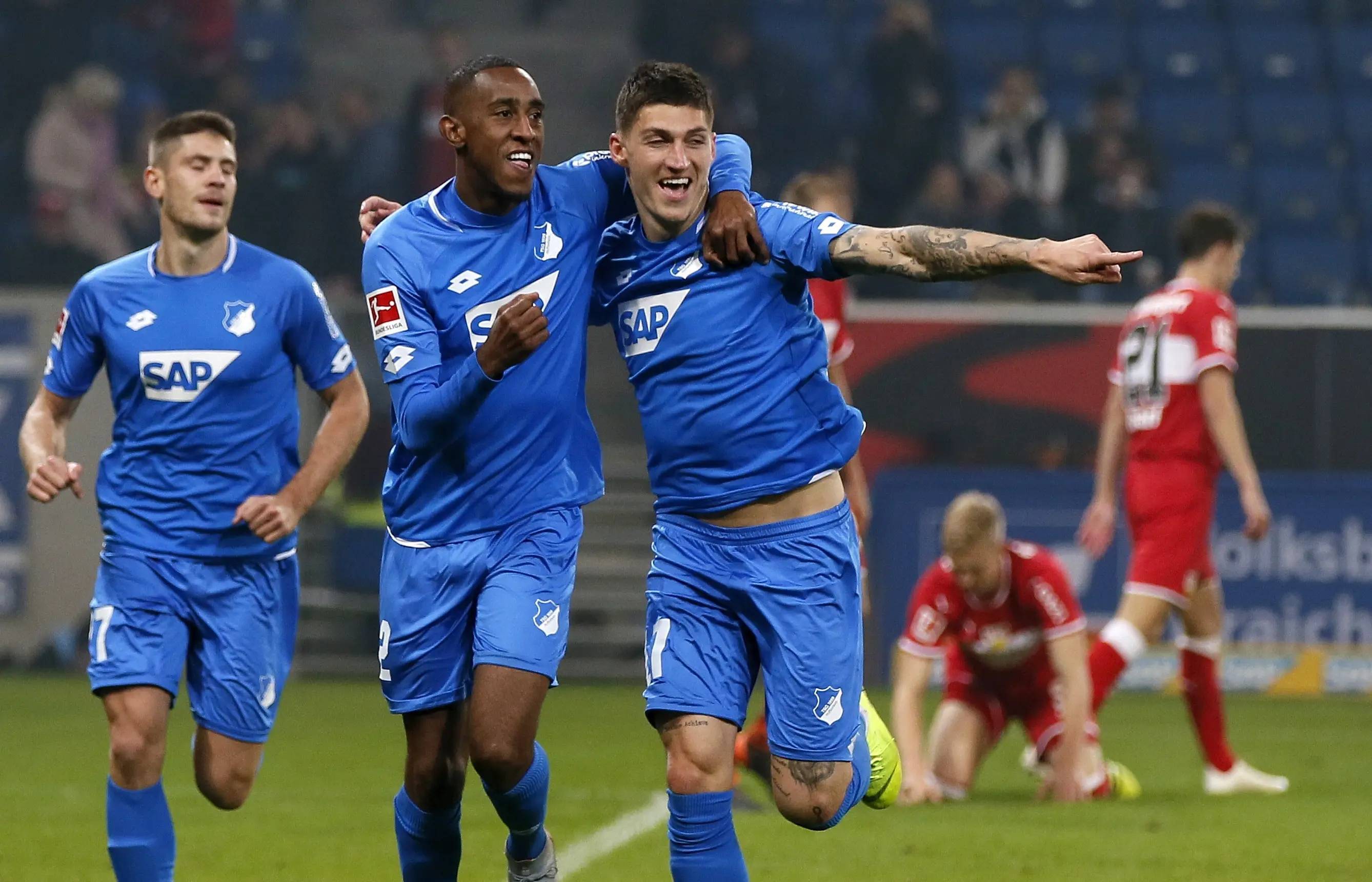 包含大阪钢巴成功反超，取得胜利晋级的词条