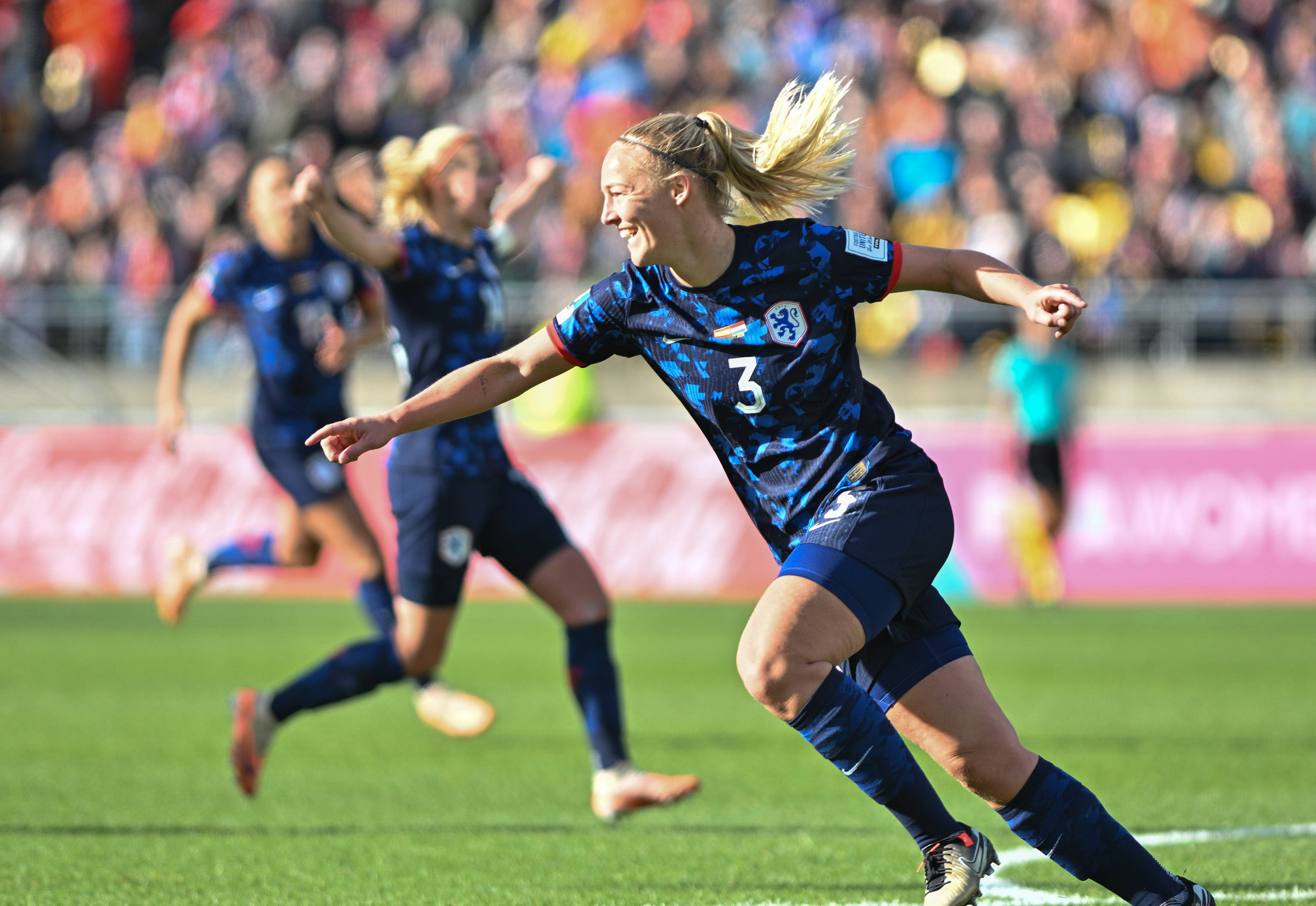 关于意大利女足金靴出击，轻松击败对手跻身比赛四强的信息