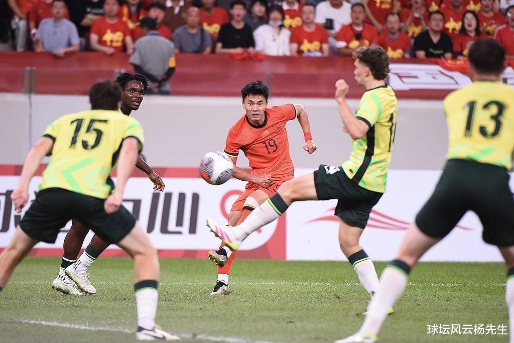 亚洲杯冠军惊险晋级，赛场上笑傲群英的简单介绍