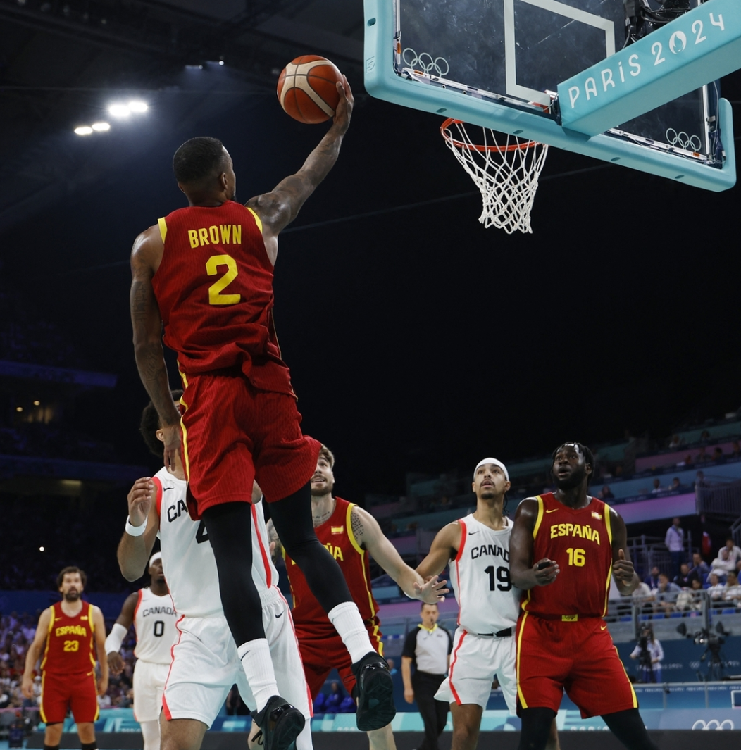 包含加拿大队在比赛中展现出色表现，斩获关键胜利的词条