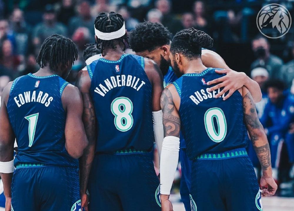 包含森林狼再遭逆转失利，火蜘蛛颓势难挽的词条