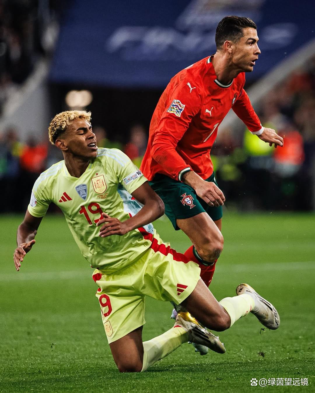 包含里尔官宣引进巴黎后卫，强化防守提升实力的词条