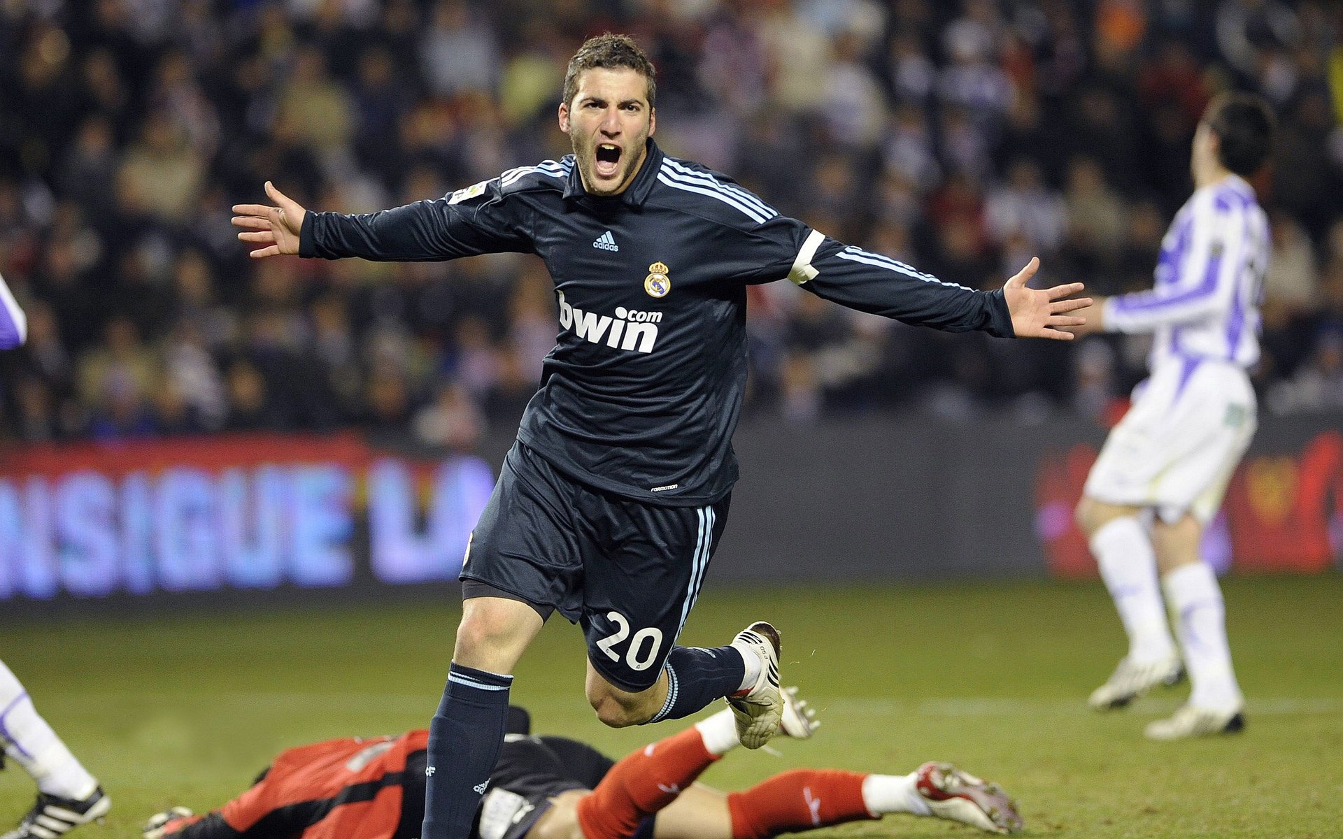 伊萨克爆发点燃北非之光,阿尔及利亚强势战术完胜韩国